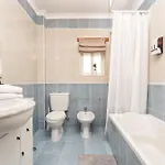 Homes With Cozy Terrace & 2 Swimming Pools Near The Heart *