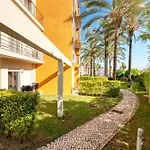 Homes With Cozy Terrace & 2 Swimming Pools Near The Heart Lägenhet