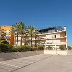 Homes With Cozy Terrace & 2 Swimming Pools Near The Heart Lägenhet