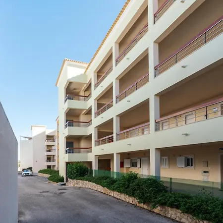 Homes With Cozy Terrace & 2 Swimming Pools Near The Heart