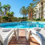 Homes With Cozy Terrace & 2 Swimming Pools Near The Heart البوفيرا