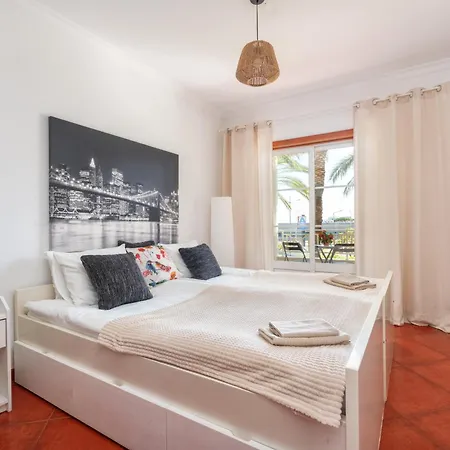 Homes With Cozy Terrace & 2 Swimming Pools Near The Heart *