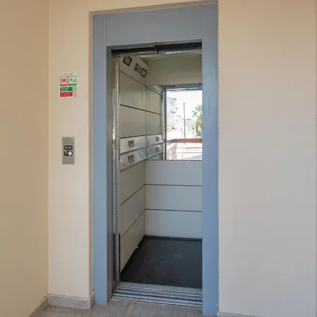 公寓 Homes With Cozy Terrace & 2 Swimming Pools Near The Heart