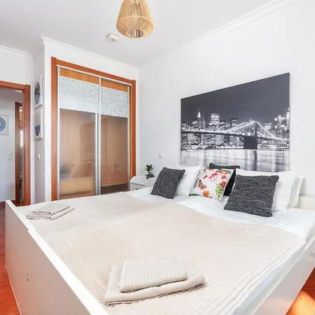 Homes With Cozy Terrace & 2 Swimming Pools Near The Heart *