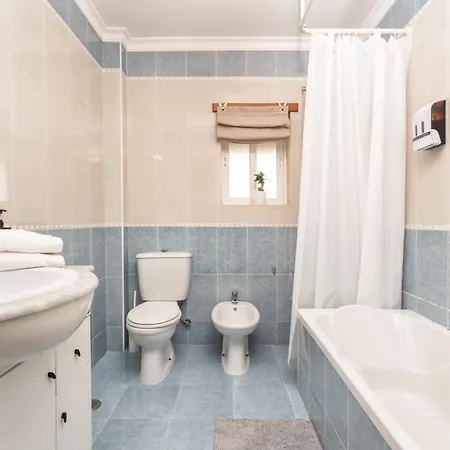 شقة Homes With Cozy Terrace & 2 Swimming Pools Near The Heart *