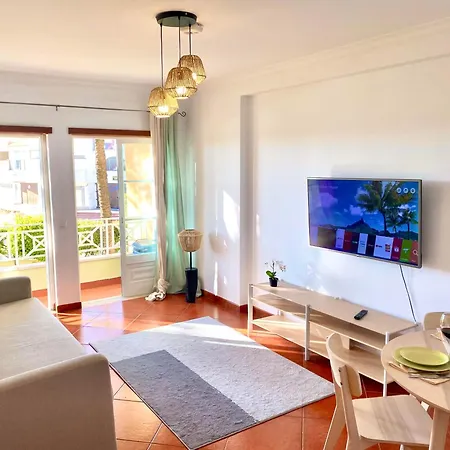 Homes With Cozy Terrace & 2 Swimming Pools Near The Heart *