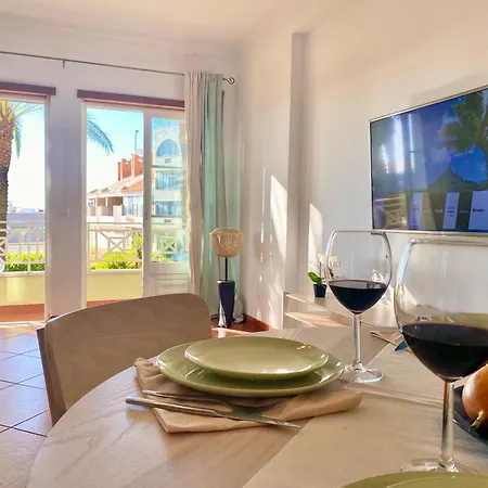 公寓 Homes With Cozy Terrace & 2 Swimming Pools Near The Heart