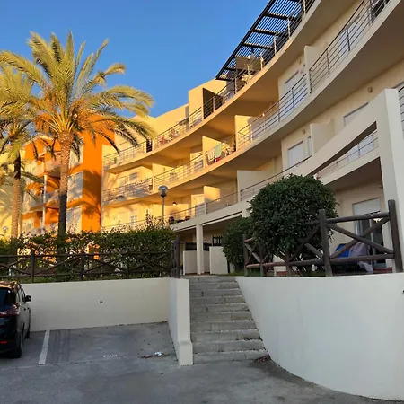 Homes With Cozy Terrace & 2 Swimming Pools Near The Heart *