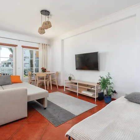 Lägenhet Homes With Cozy Terrace & 2 Swimming Pools Near The Heart *