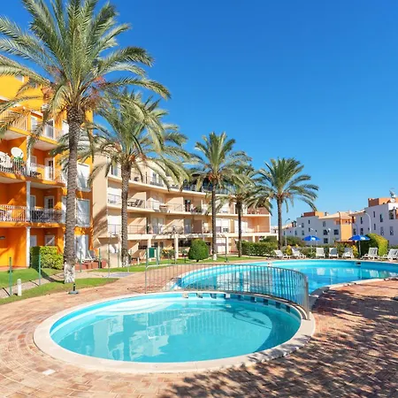 Homes With Cozy Terrace & 2 Swimming Pools Near The Heart *
