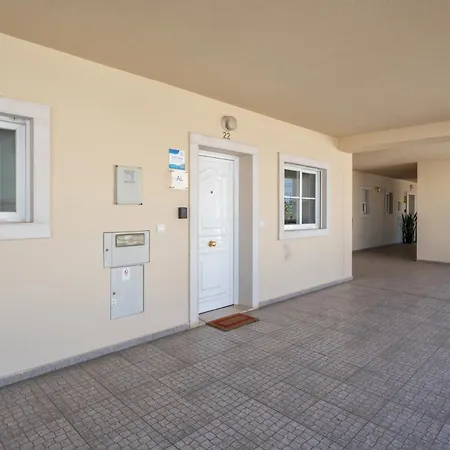 Homes With Cozy Terrace & 2 Swimming Pools Near The Heart Lägenhet