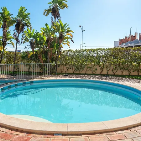 Homes With Cozy Terrace & 2 Swimming Pools Near The Heart Lägenhet
