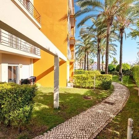 Homes With Cozy Terrace & 2 Swimming Pools Near The Heart Lägenhet