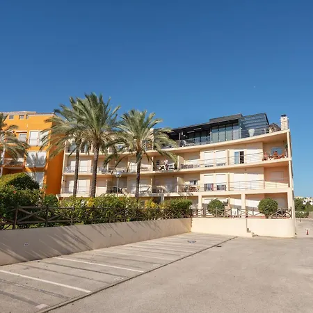 Homes With Cozy Terrace & 2 Swimming Pools Near The Heart Lägenhet