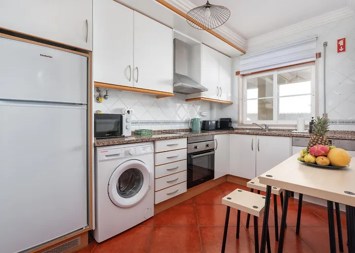 Homes With Cozy Terrace & 2 Swimming Pools Near The Heart Αλμπουφέιρα